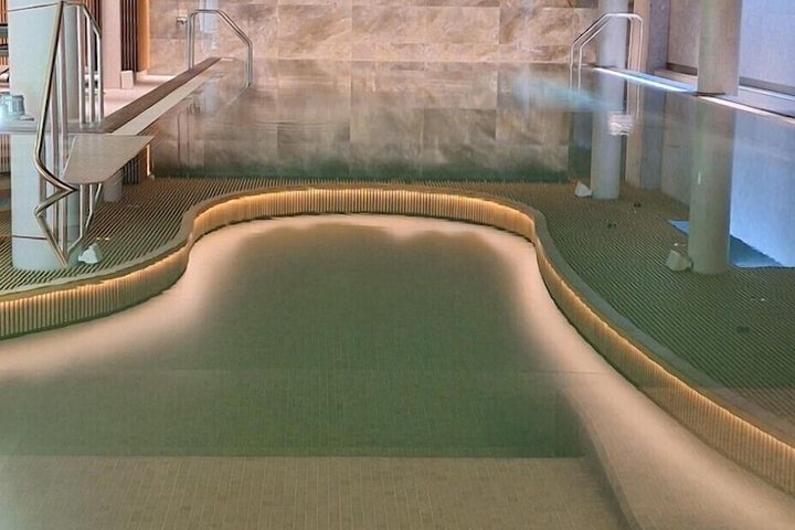 Hotel Pool