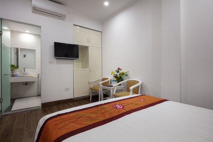 Room 12 of 33