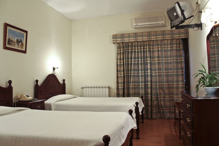 Room 5 of 34