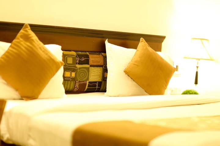 Room 13 of 37