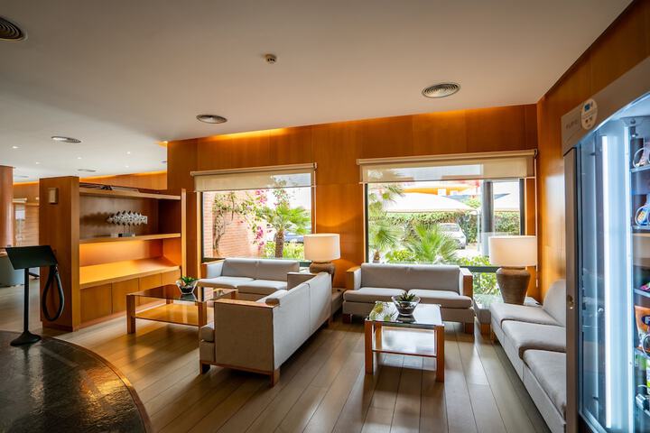 Guest Lobby