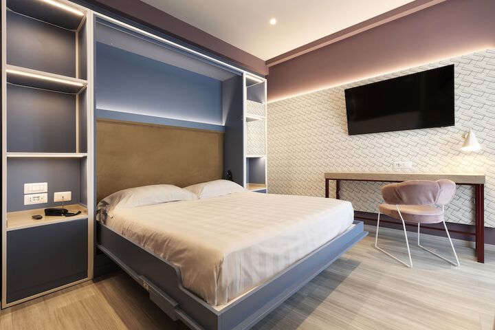 Room 8 of 47