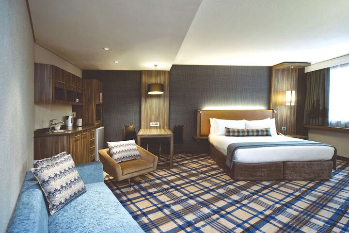 Room 13 of 32