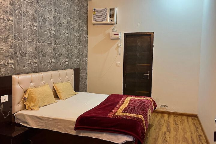 Room 18 of 44