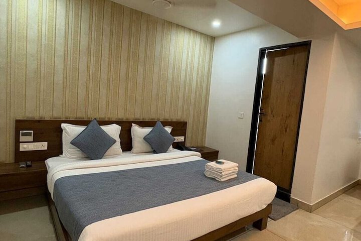Room 3 of 9