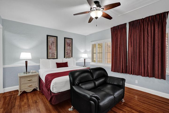 Room 44 of 183