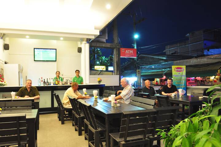 Lounge 58 of 64
