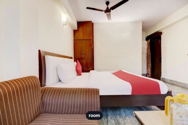 Room 11 of 37