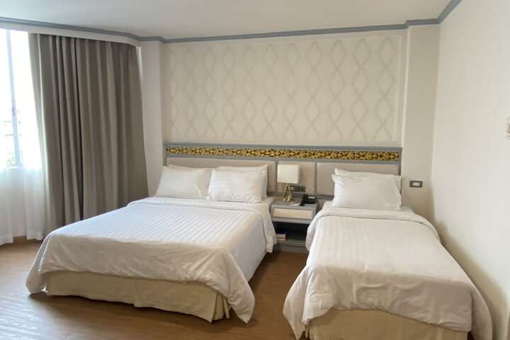 Room 10 of 65