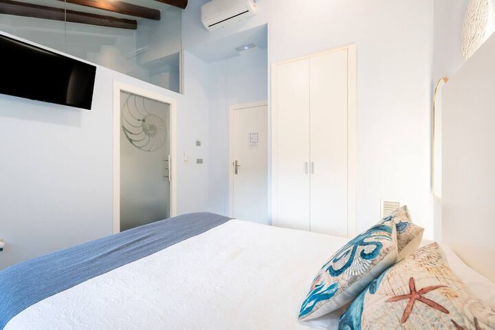 Room 8 of 72
