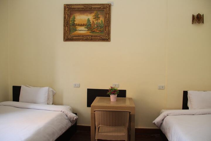 Room 27 of 80