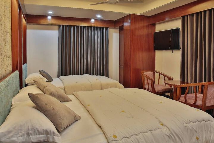 Room 2 of 32