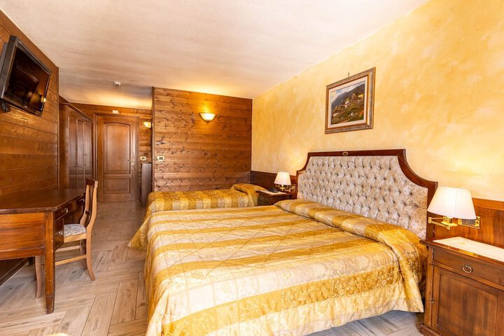 Room 27 of 61
