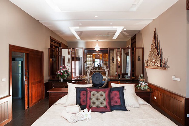 Room 4 of 100