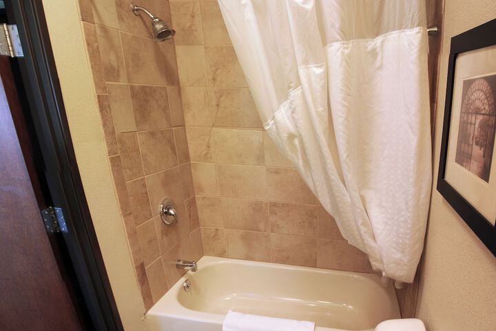 Standard 2 Queen Beds Accessible (30 of 31)