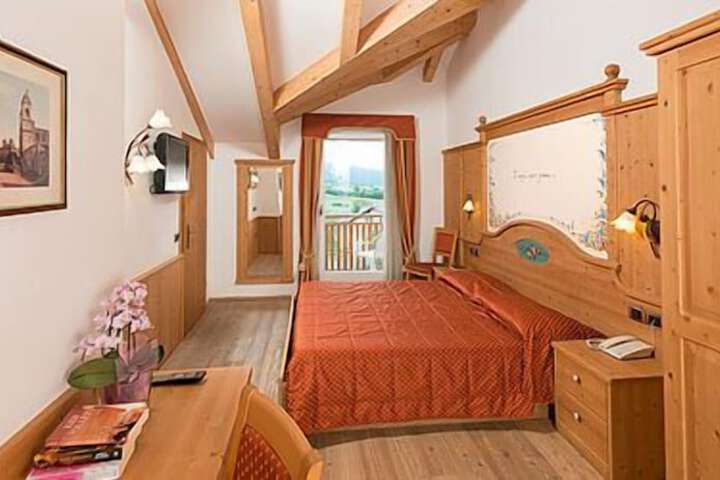 Room 7 of 65