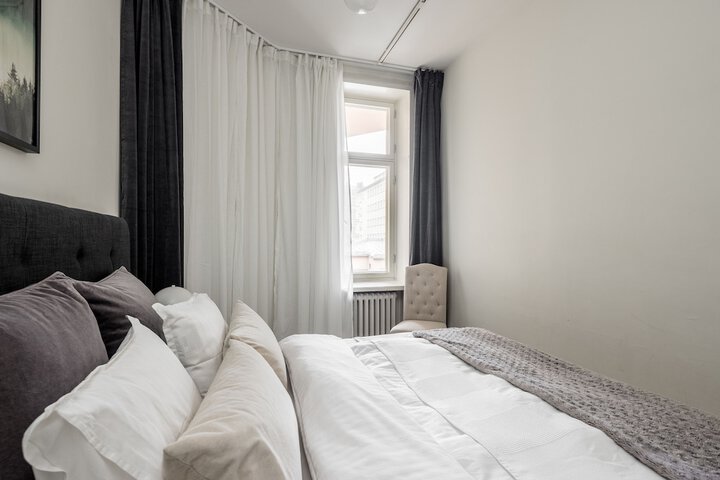 Room 11 of 80