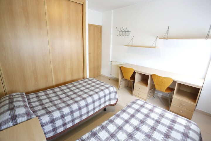 Room 6 of 34