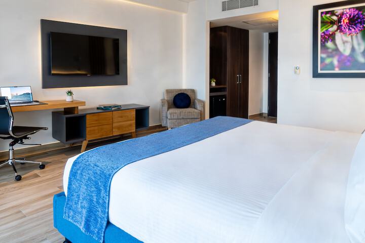 Room 10 of 93