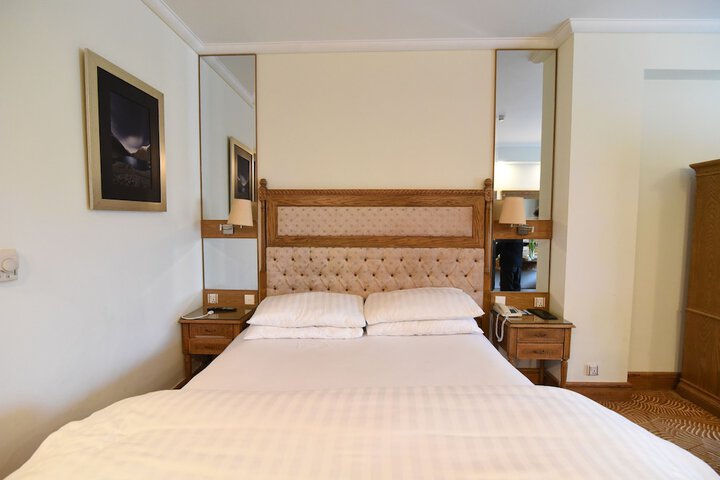 Room 27 of 53
