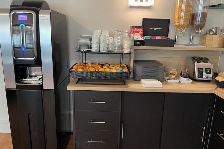 Breakfast/Coffee Service 40 of 60