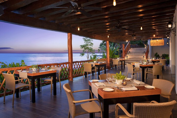 Dining 44 of 66