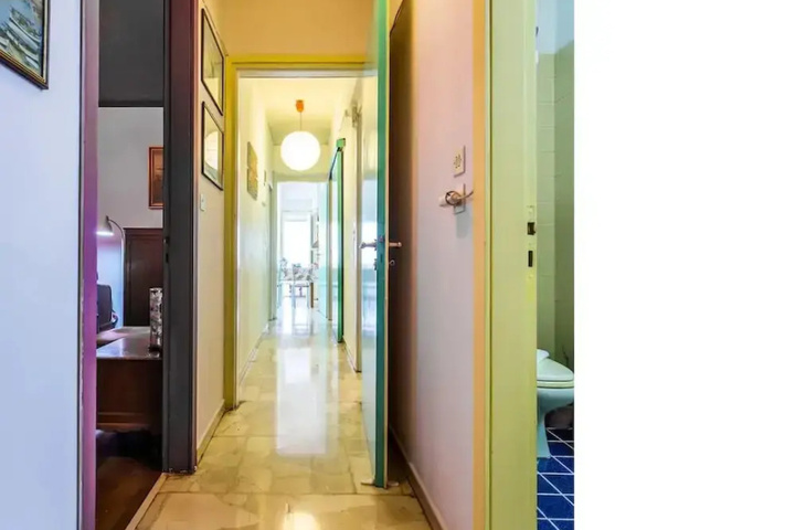 Room 13 of 22
