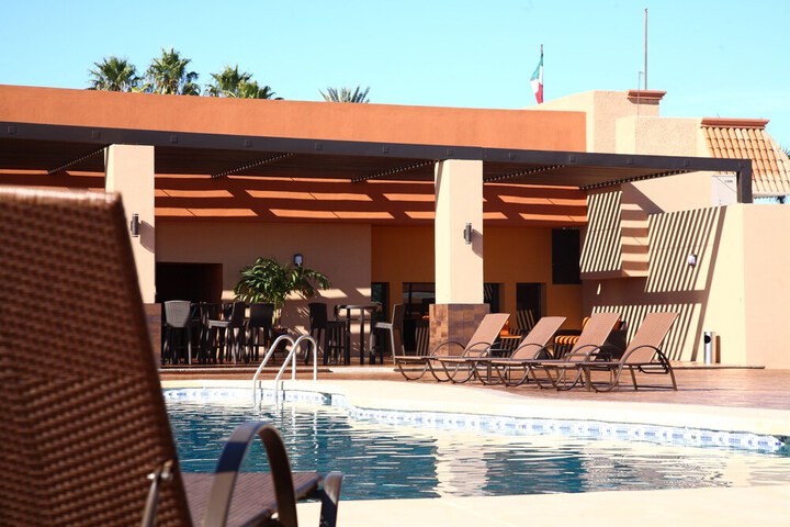 Hotel Pool