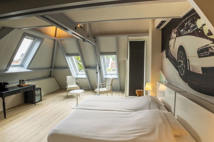 Room 17 of 29