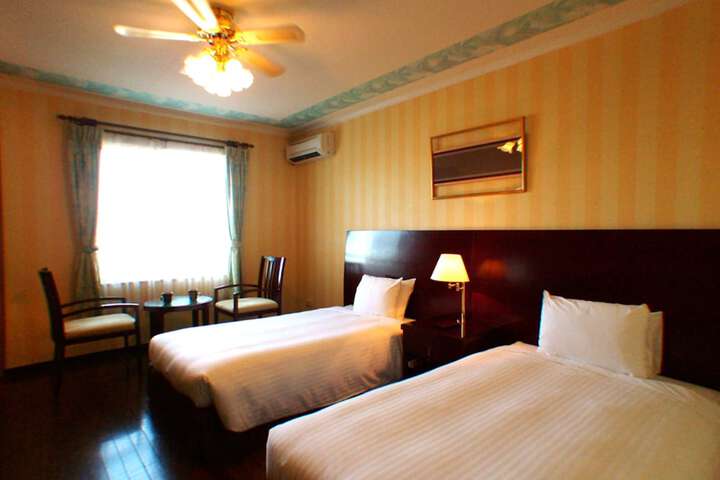 Room 13 of 103