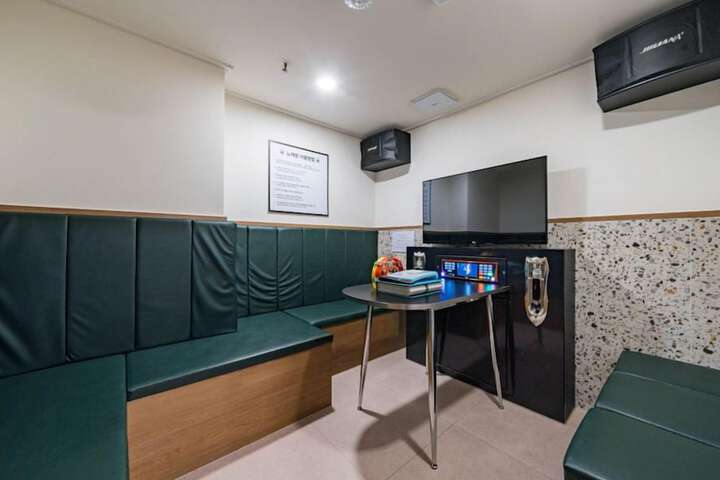 Room 70 of 109
