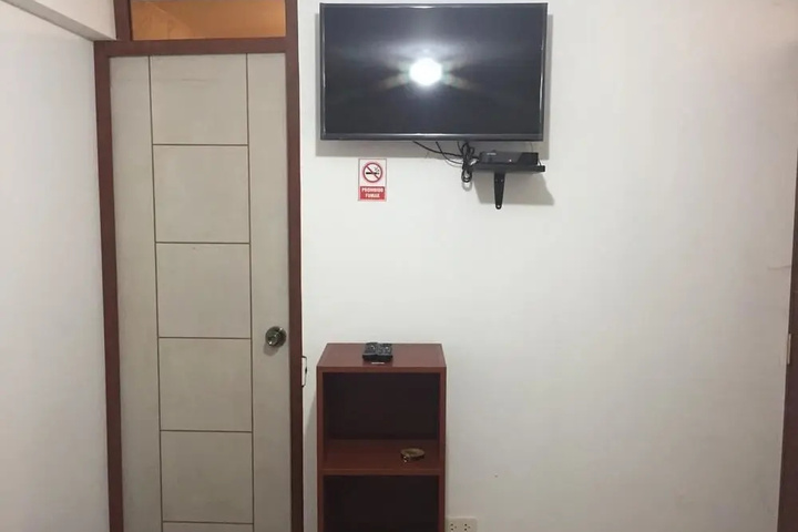 Room 6 of 14