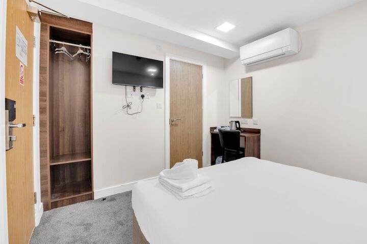 Room 28 of 49