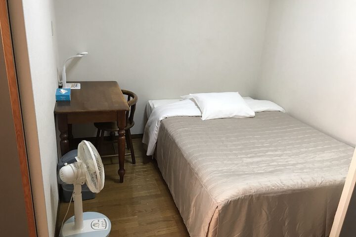 Room 32 of 81