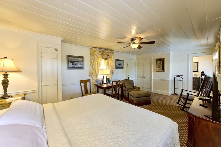 Room 11 of 153