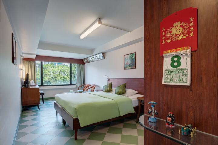Room 28 of 66