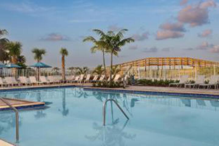 Hotel Pool