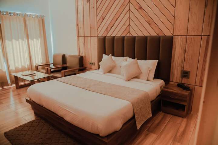Room 8 of 17