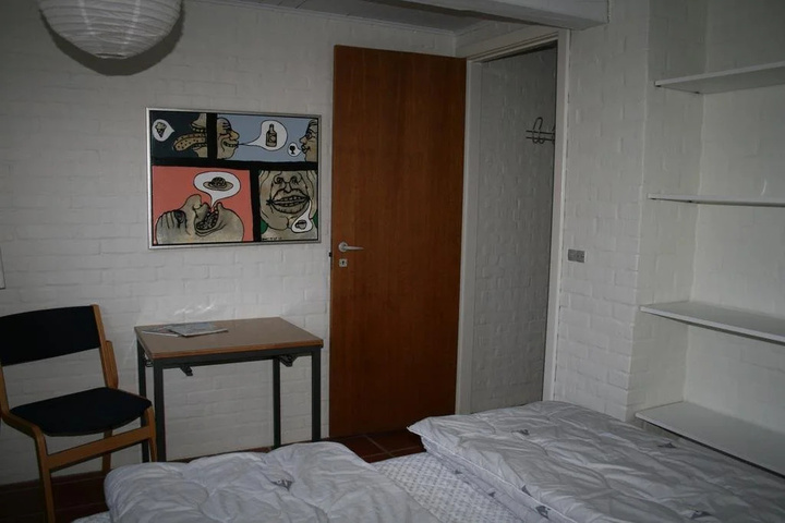 Room 11 of 12