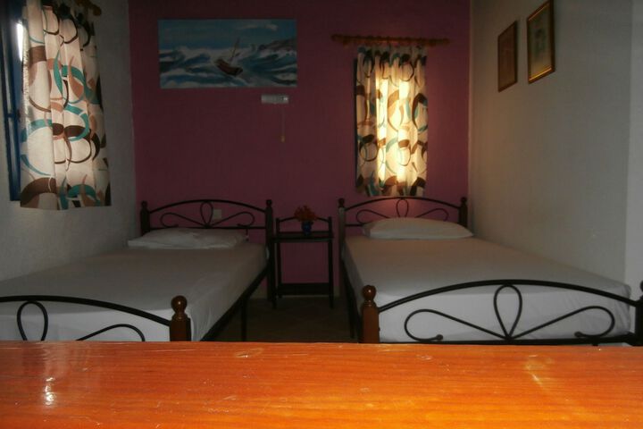 Room 7 of 76