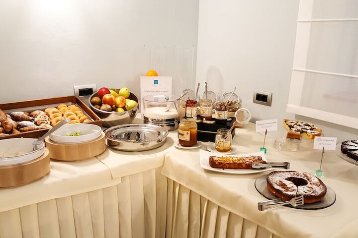 Dining 60 of 68