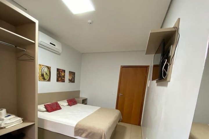Room 3 of 8