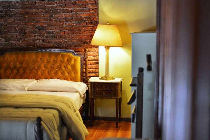 Room 9 of 28