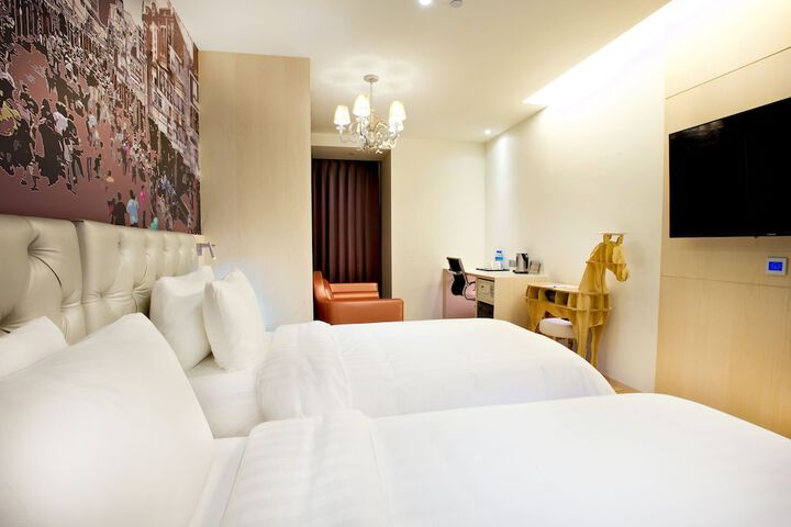 Room 46 of 87
