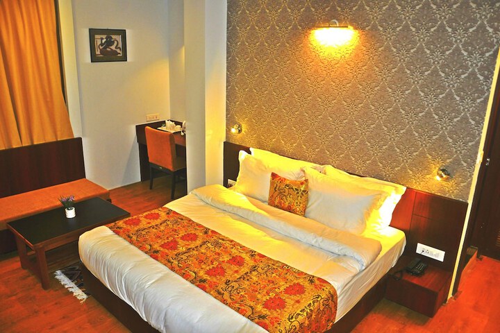 Room 12 of 37