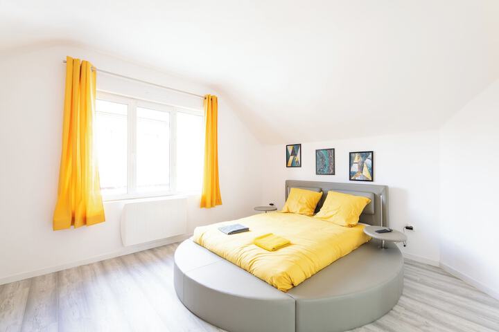 Room 5 of 23