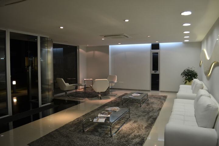 Hotel 2 of 75