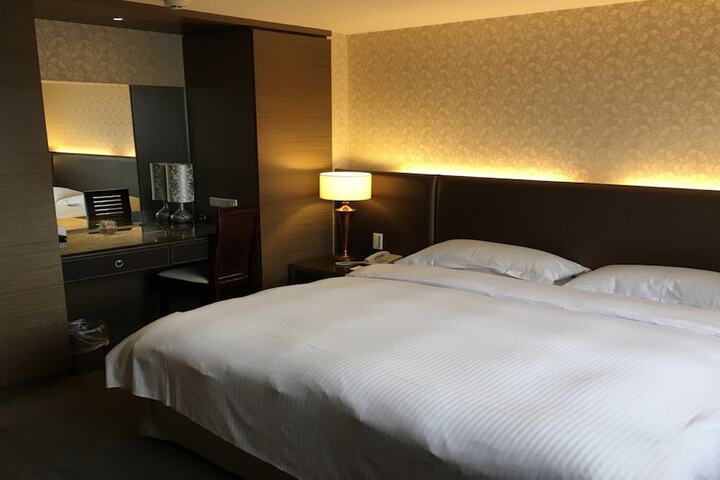 Room 15 of 30