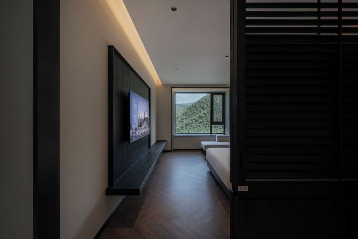 Room 46 of 143