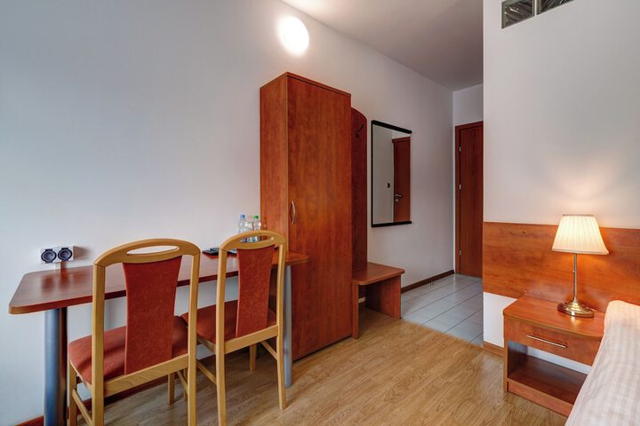 Room 16 of 30